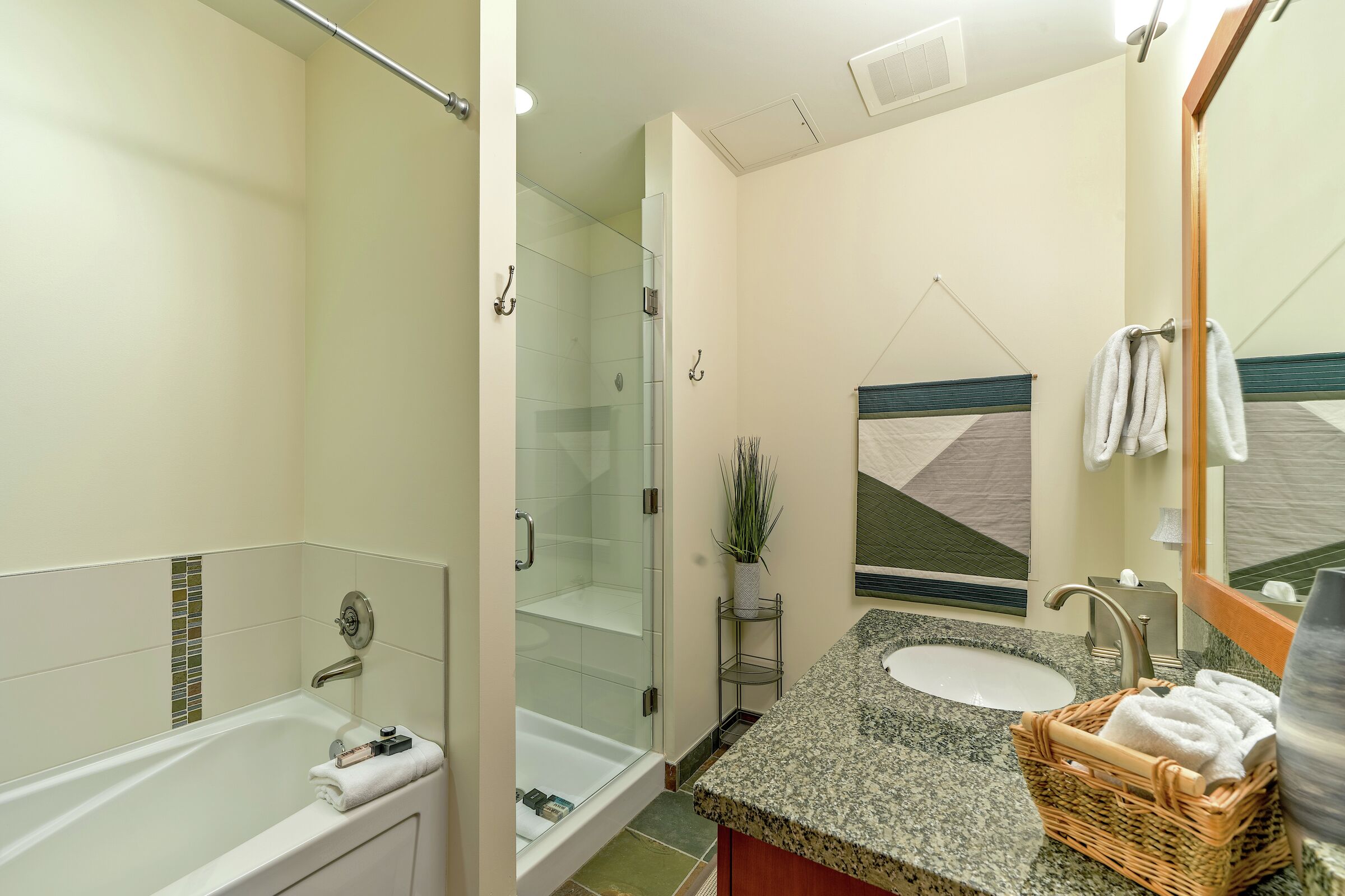 #3322 - Master Ensuite Bathroom