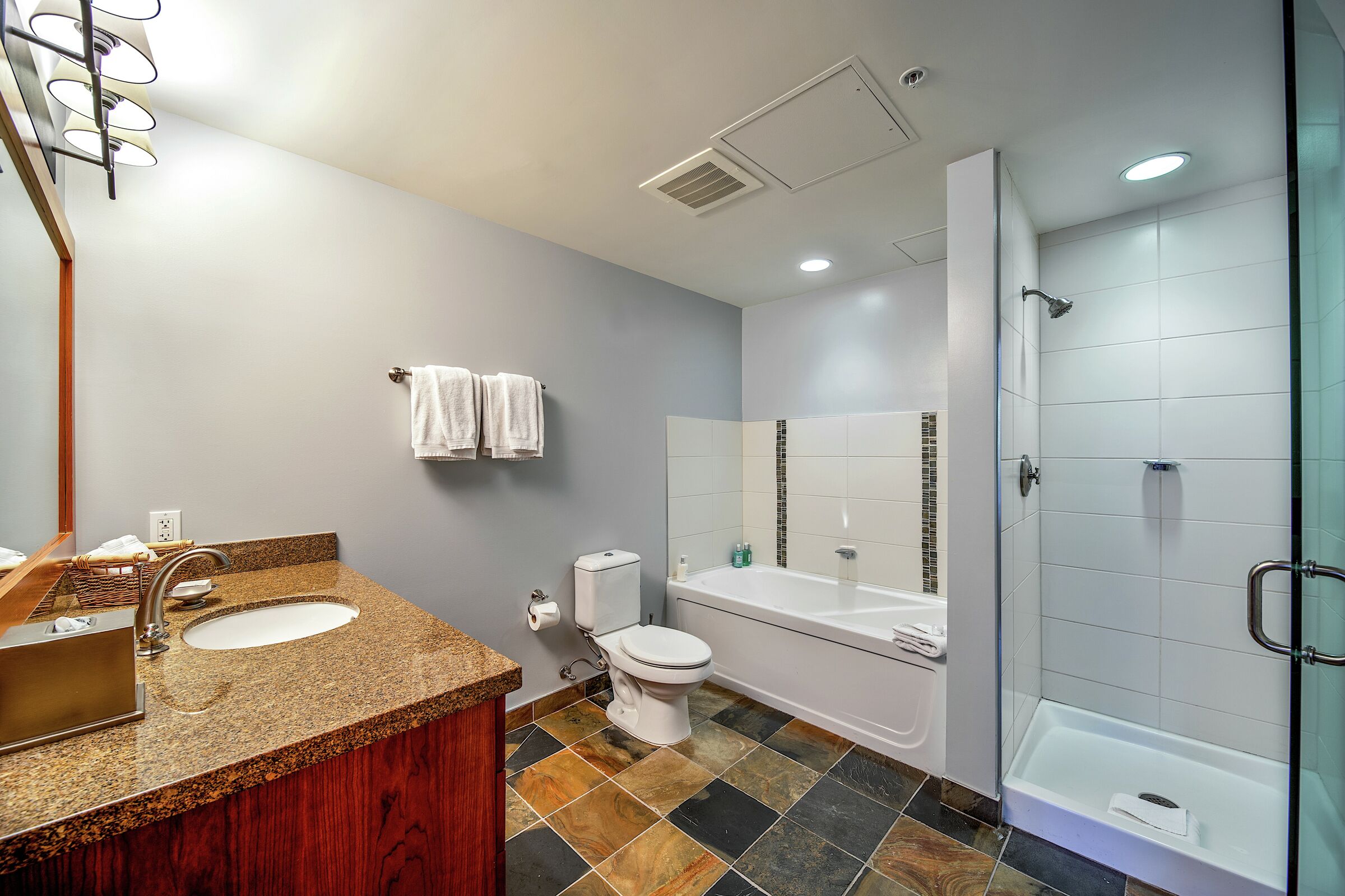 #3208 - Master Ensuite Bathroom