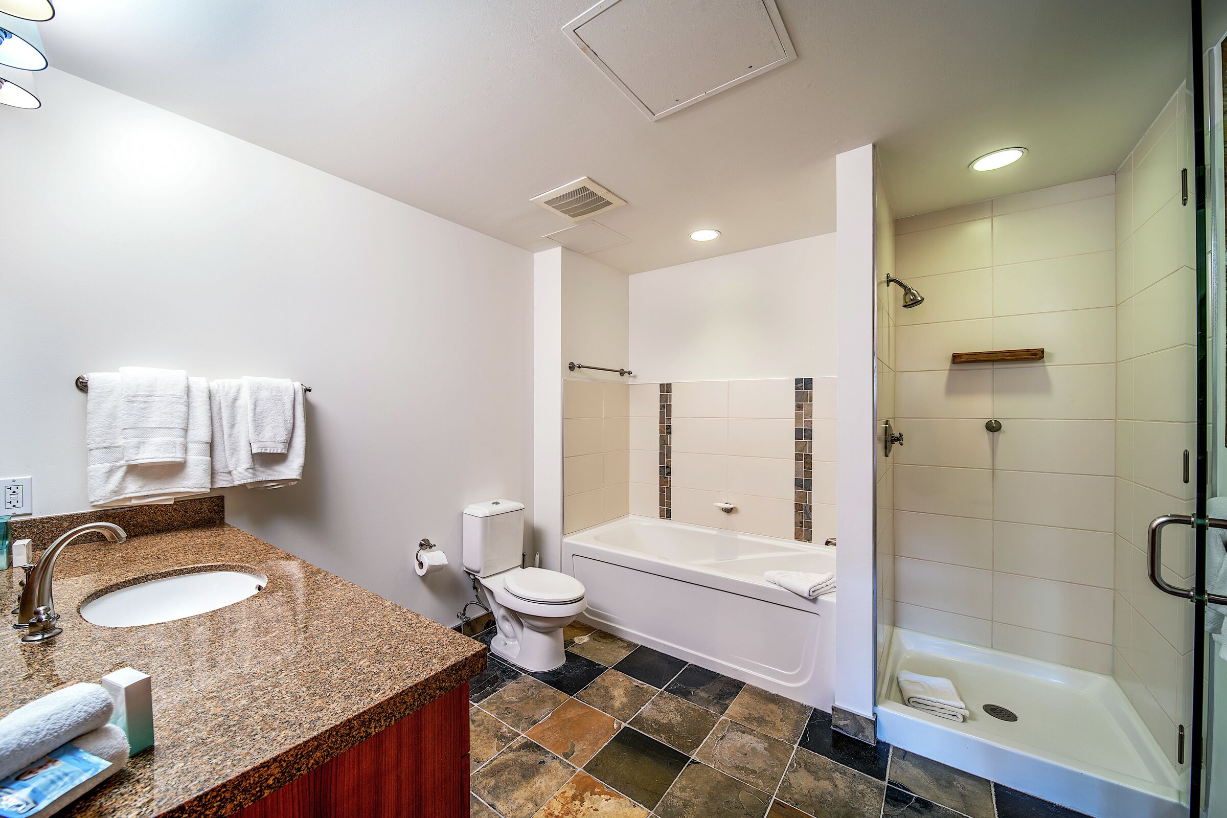 #3306 - Master Ensuite Bathroom