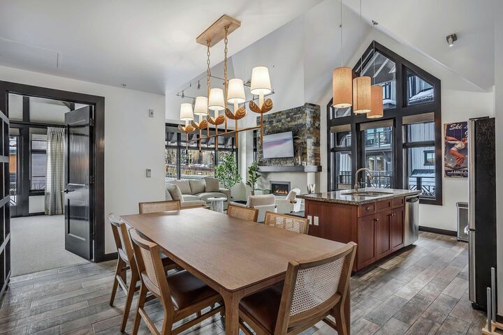#3512/3514 - Dining Area