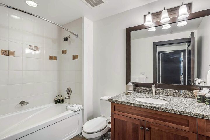 #3512/3514 - Bathroom