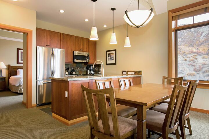 Dining Area & Kitchen