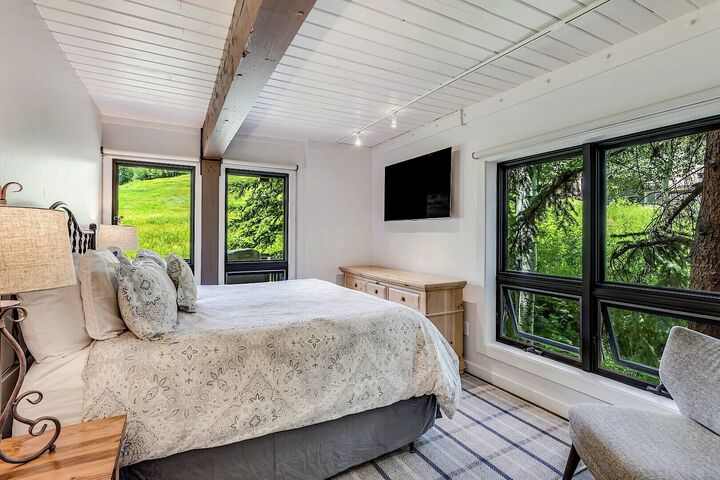 IN204 - Master Bedroom