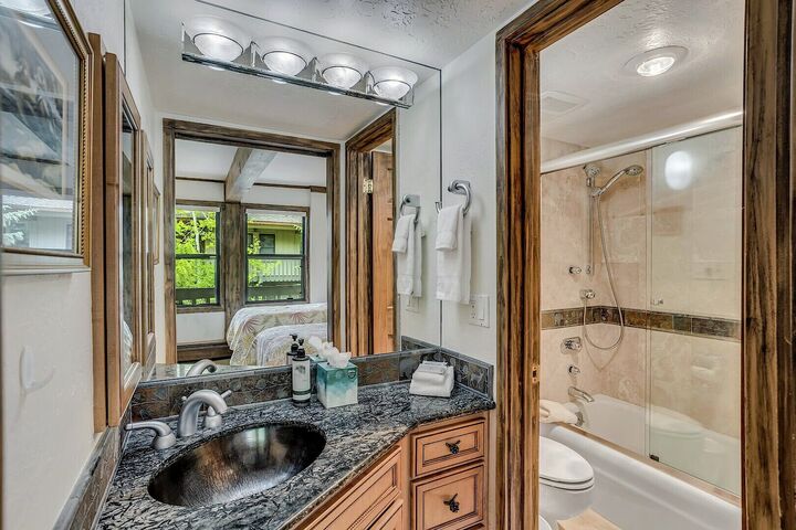 IN205 - Ensuite Bathroom