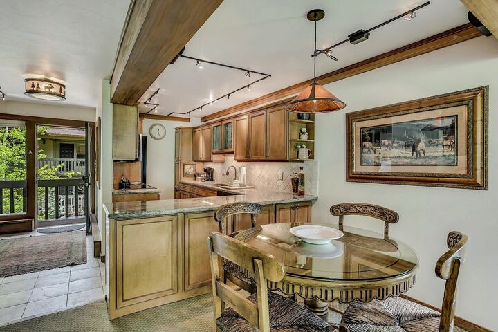 IN205 - Dining Area & Kitchen