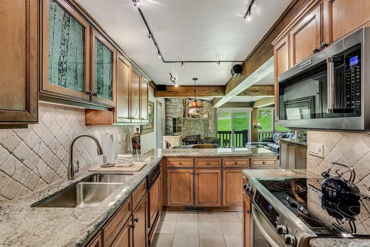 IN205 - Kitchen