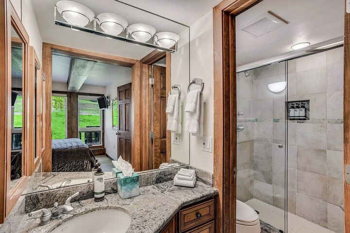 IN205 - Master Ensuite Bathroom
