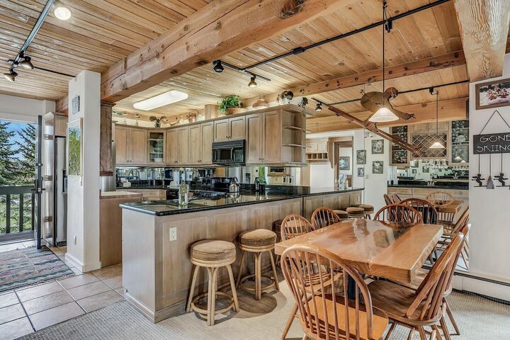 IN209 - Dining Area & Kitchen