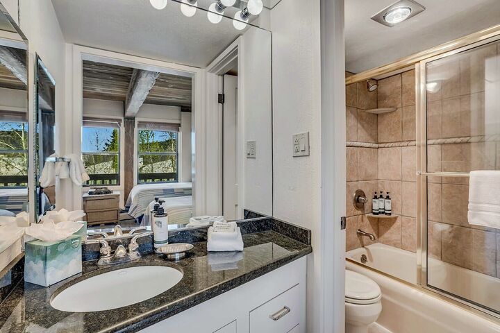 IN209 - Ensuite Bathroom