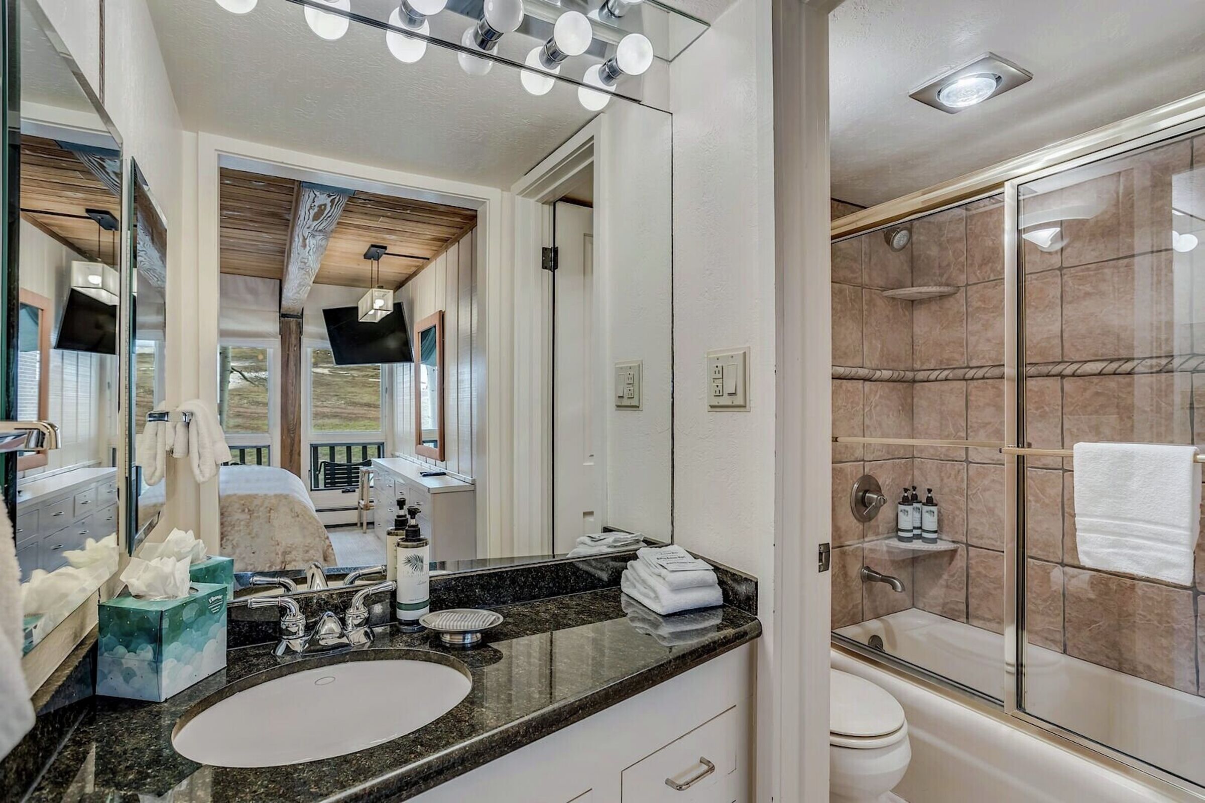 IN209 - Master Ensuite Bathroom