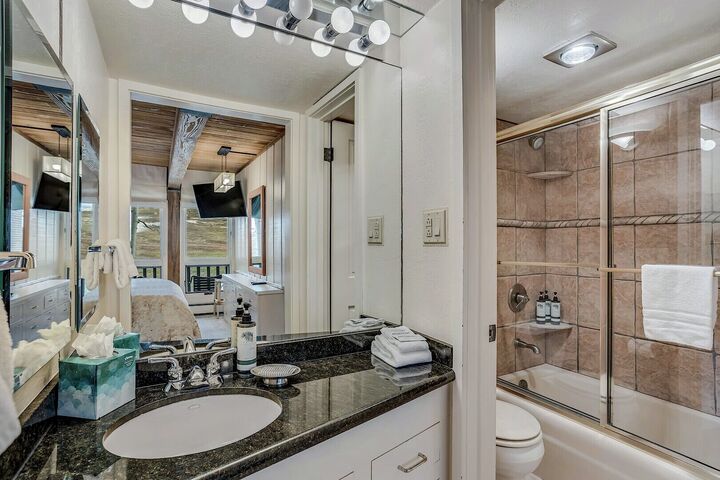 IN209 - Master Ensuite Bathroom