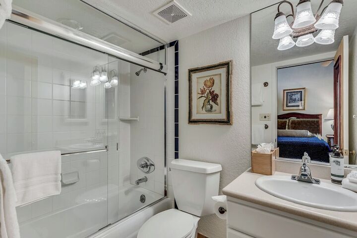 IN302 - Ensuite Bathroom