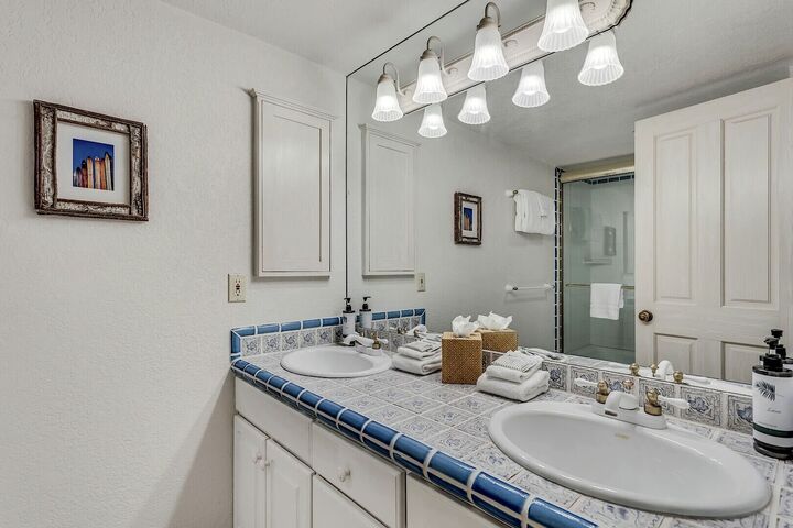 IN302 - Master Ensuite Bathroom