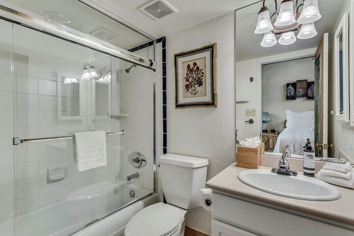 IN302 - Ensuite Bathroom