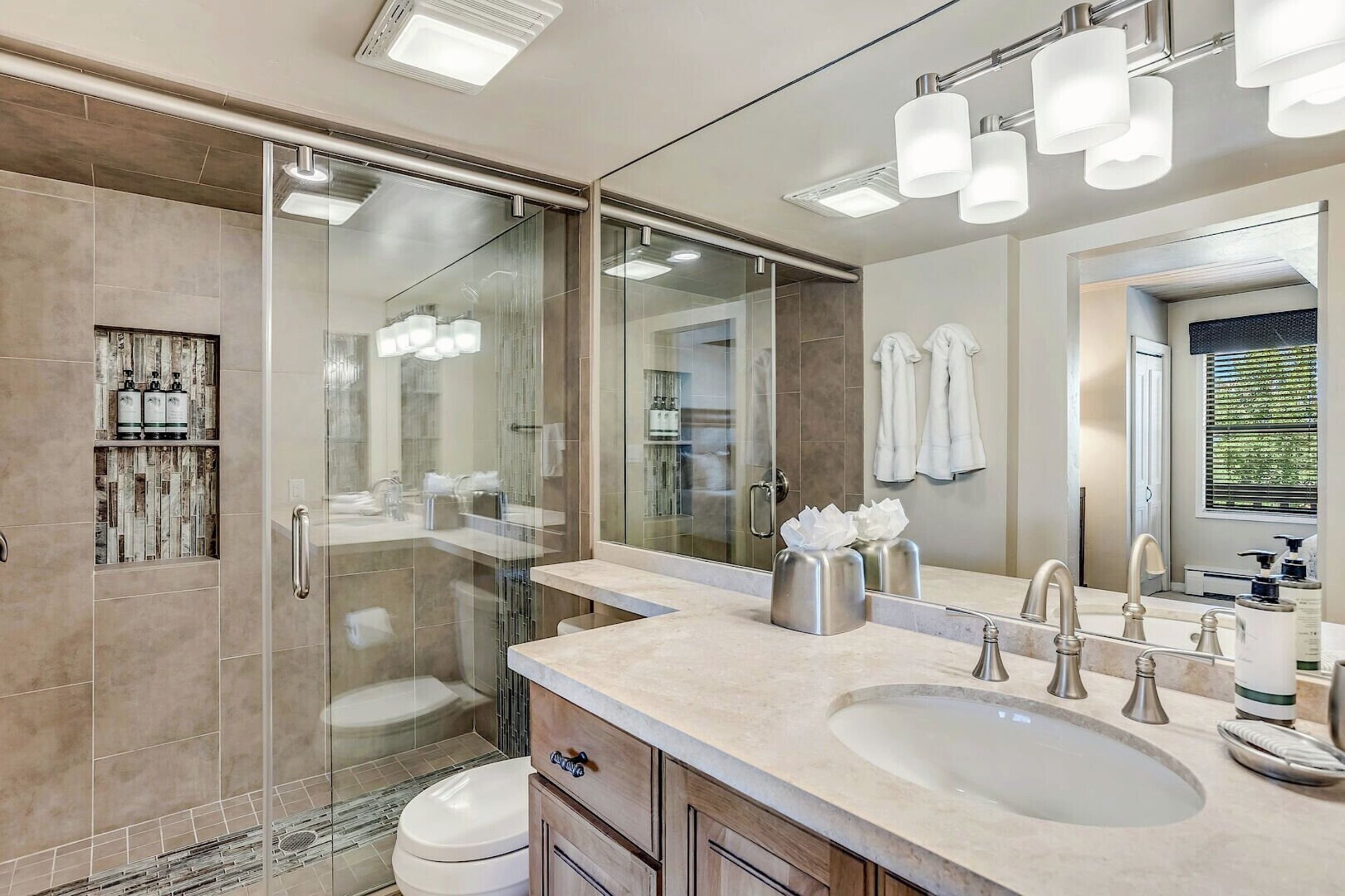 IN308 - Master Ensuite Bathroom