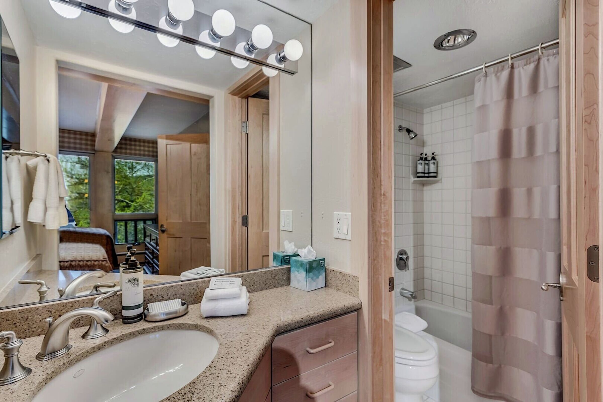 IN202 - Ensuite Bathroom