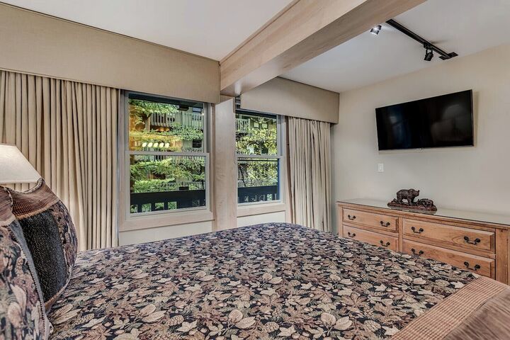 IN202 - Master Bedroom