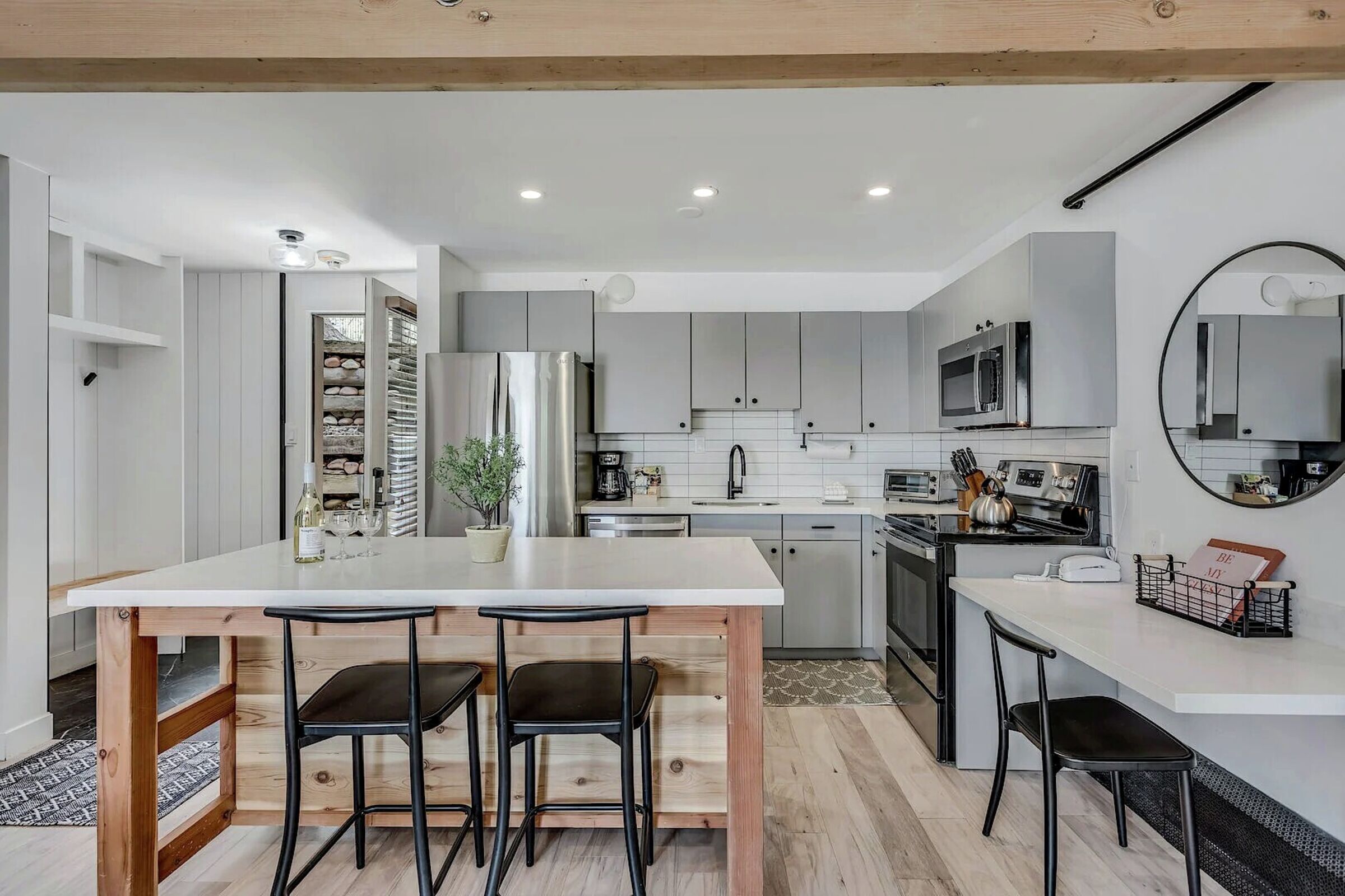 Studio Dining Area & Kitchen