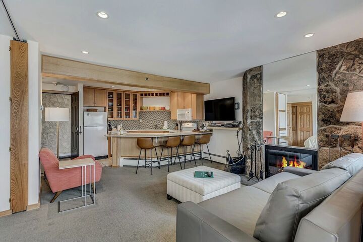 L105 - Studio Living Area