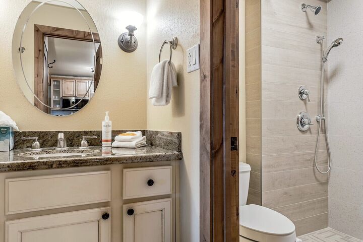 L108 - Studio Bathroom