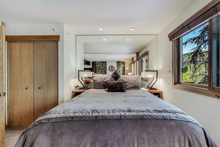 L109 - Studio Bedroom