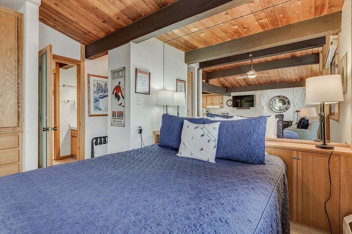 L112 - Studio Sleeping Area