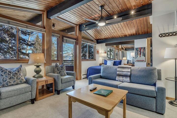 L113 - Studio Living Area