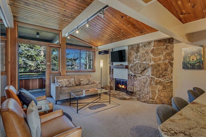 L114 - Studio Living Area