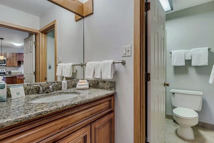 L201 - Studio Bathroom