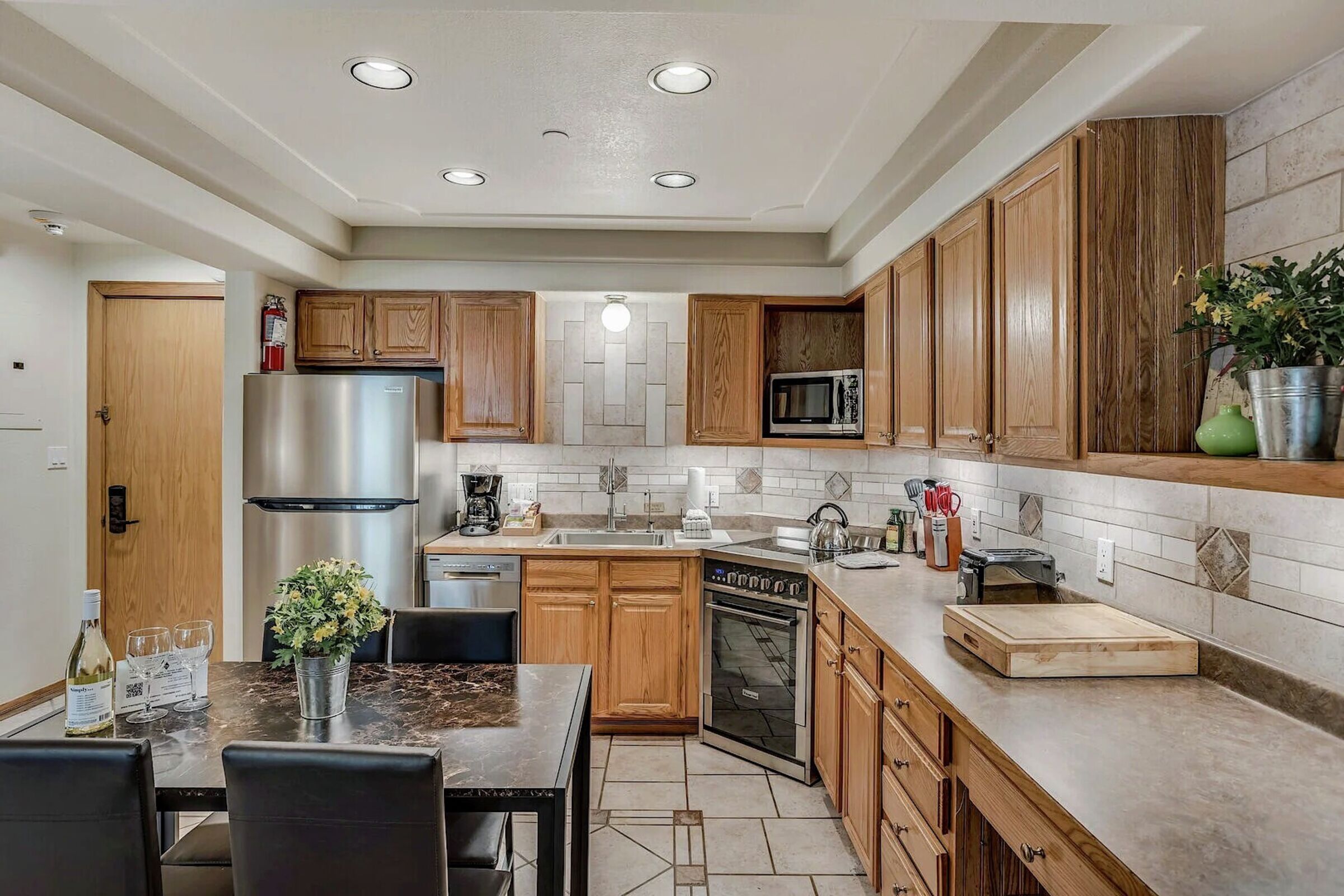 Studio Dining Area & Kitchen