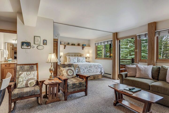 L205 - Studio Living Area