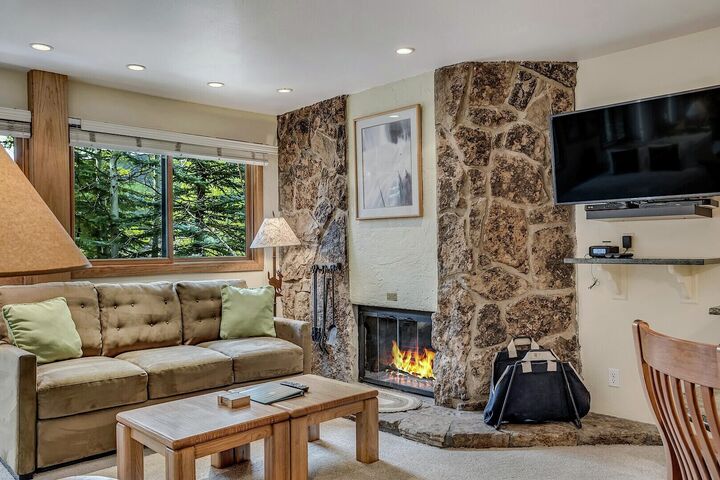 L207 - Studio Living Area