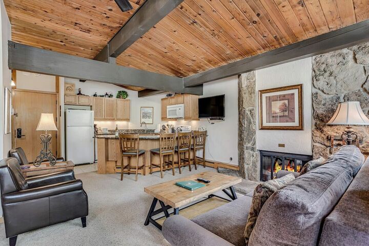 L208 - Studio Living Area