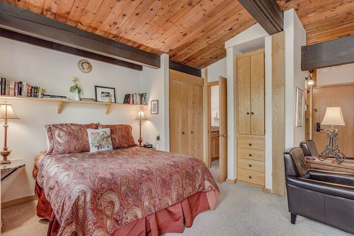 L208 - Studio Sleeping Area