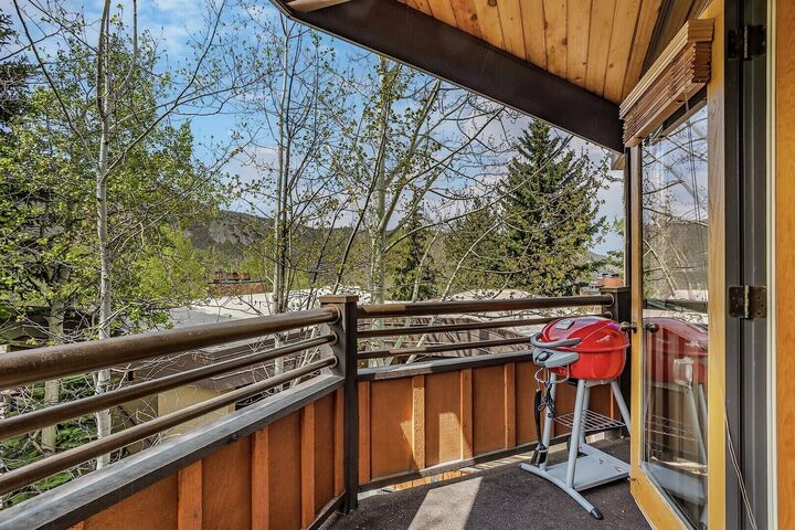 L208 - Studio Balcony