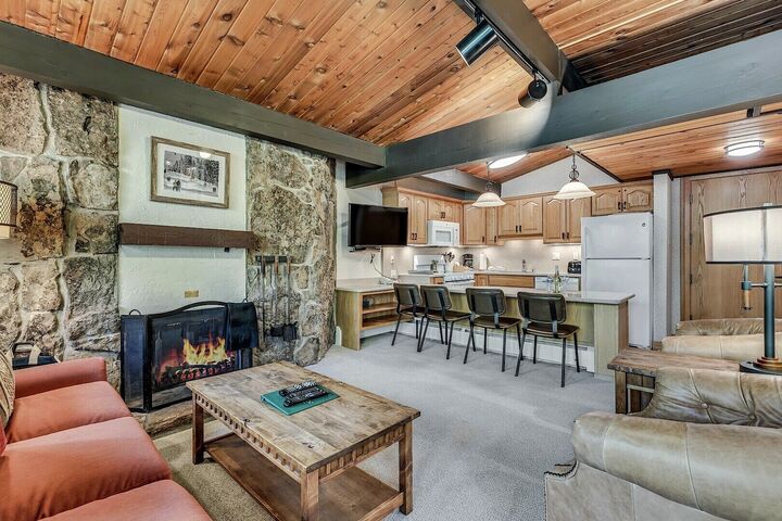 L209 - Studio Living Area