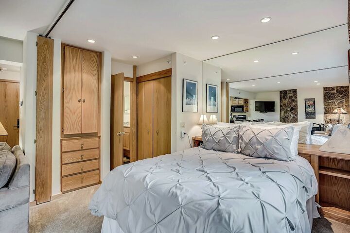 L307 - Studio Sleeping Area