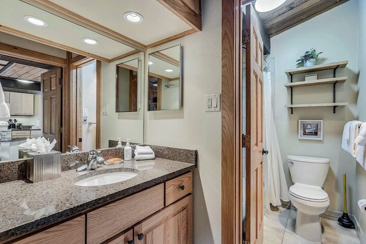L308 - Studio Bathroom