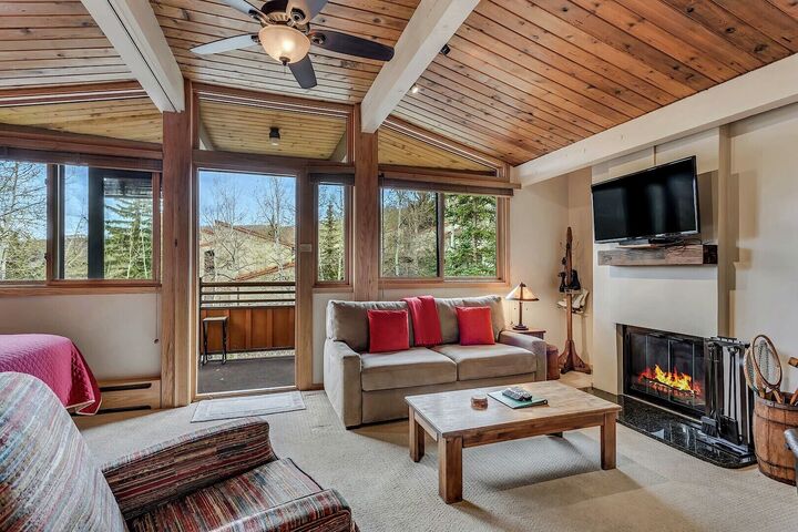 L309 - Studio Living Area