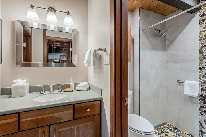 L310 - Studio Bathroom