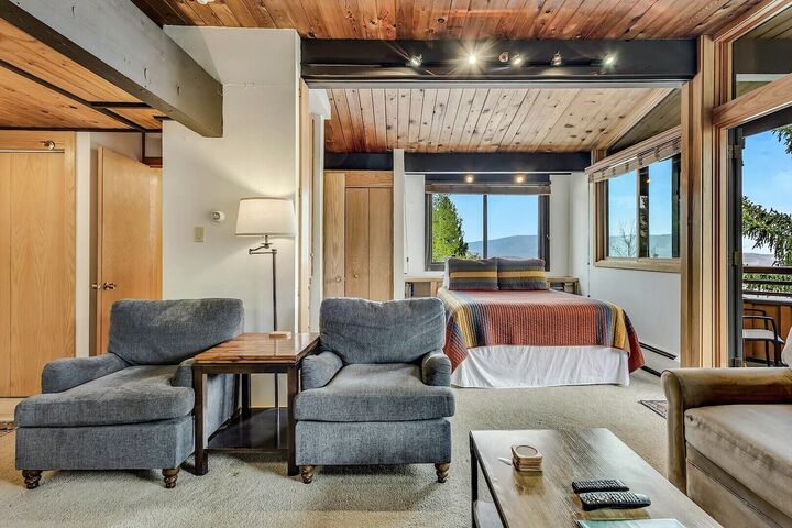 L311 - Studio Living Area