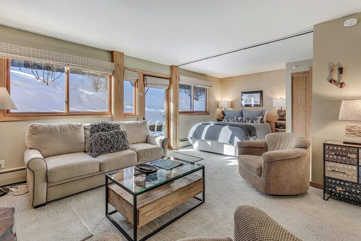 L402 - Studio Living Area