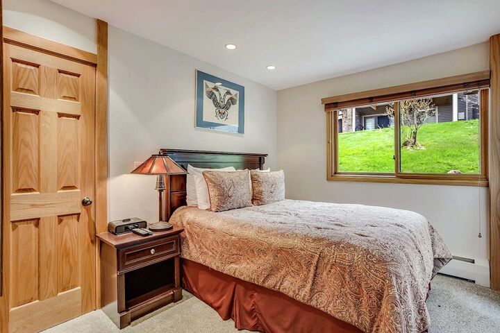 L403 - Studio Sleeping Area