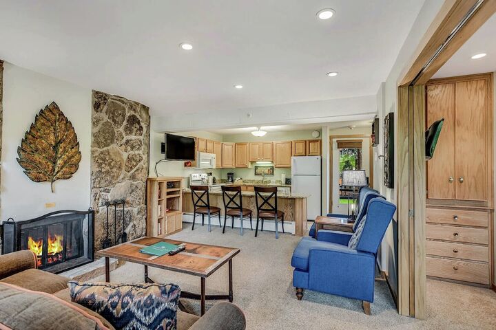 L405 - Studio Living Area