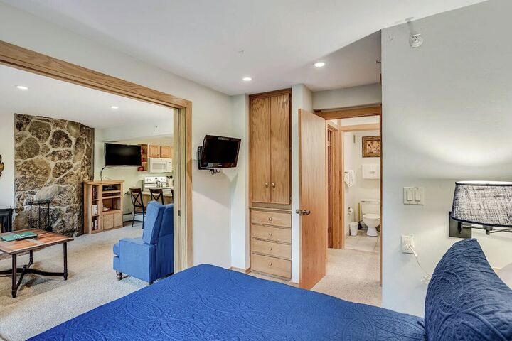 L405 - Studio Sleeping Area