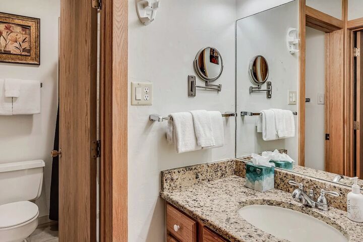 L405 - Studio Bathroom