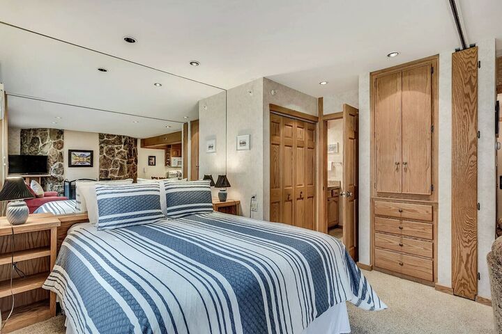 L407 - Studio Sleeping Area