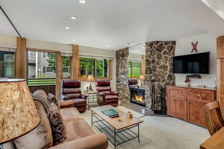 L408 - Studio Living Area