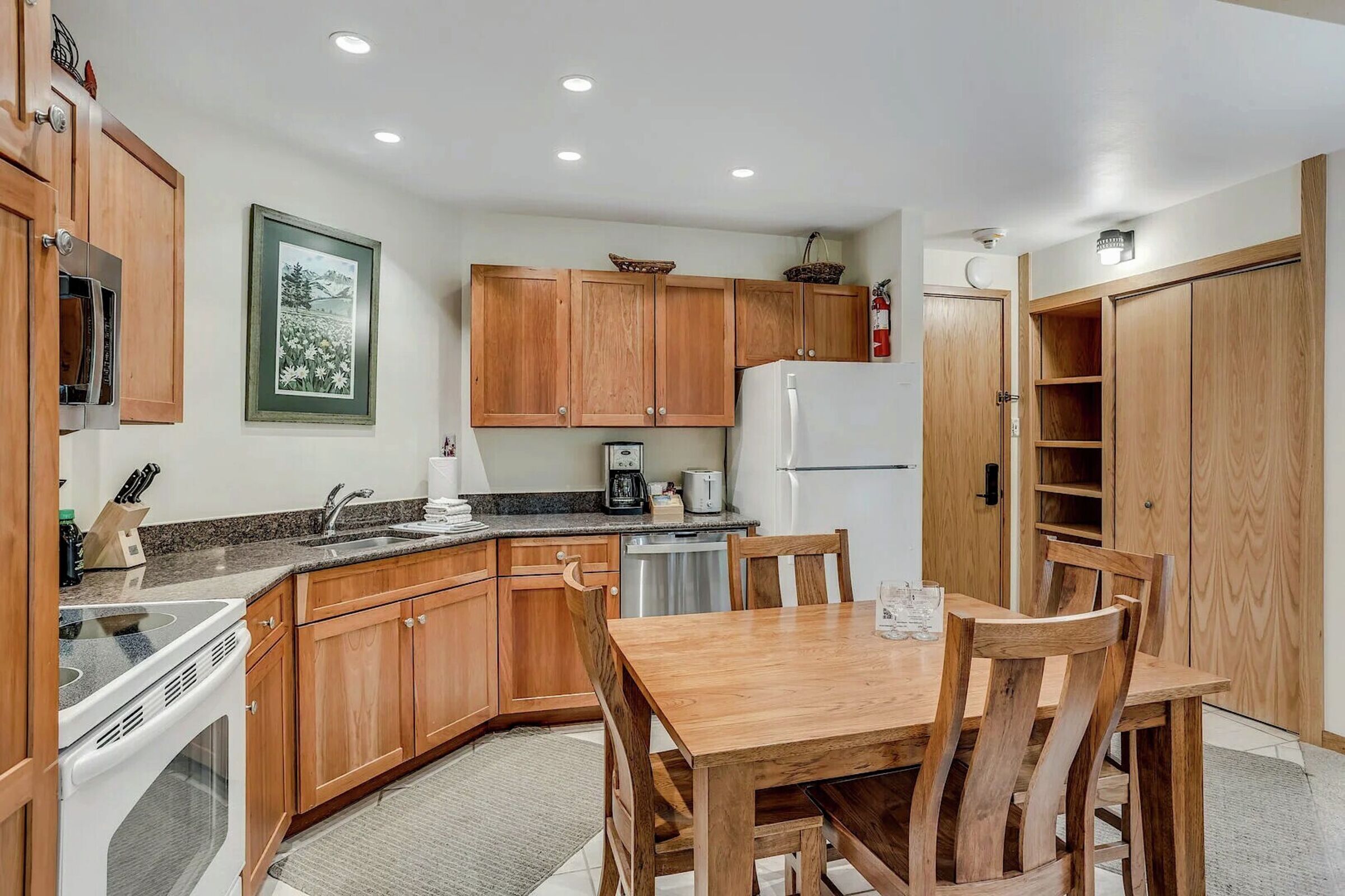 Studio Dining Area & Kitchen