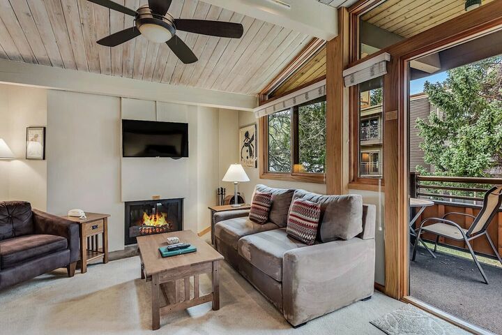 L412 - Studio Living Area
